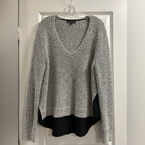 Banana Republic Gray V-Neck Sweater with Modern Design